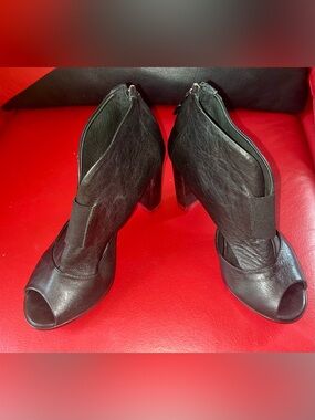 Masiero 
Women's Black Leather Ankle Boots/shoes size 7
Made in Brazil